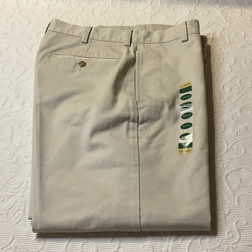 L.L. Bean Men's Khaki Chinos. NWT. 32x28